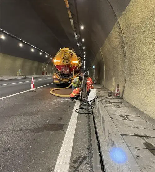 双江隧道排水渠清淤